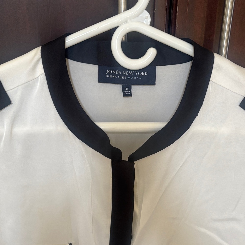 Jones New York Cream and Black Dress Shirt
